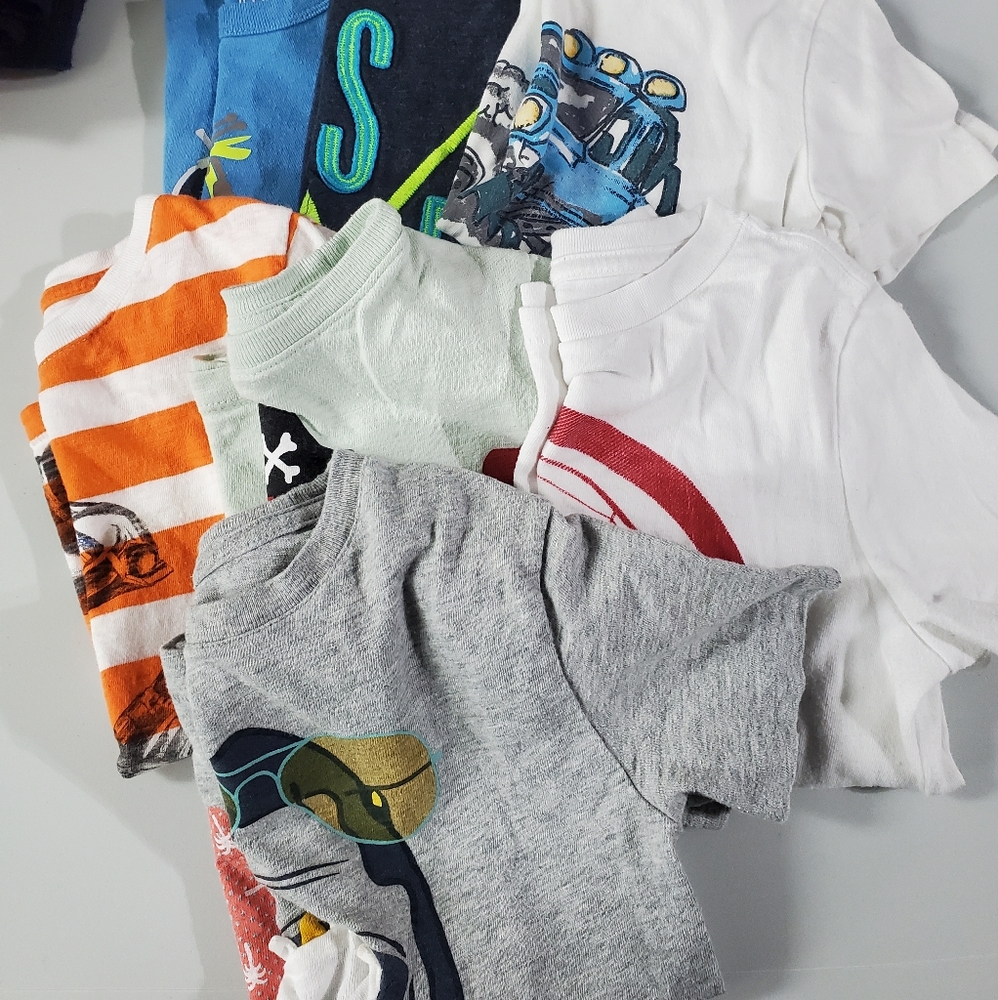Lots of baby gap size 4-5 short sleeve shirts